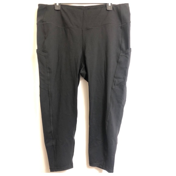 Torrid Crop Active Leggings w/ Pockets - Picture 4 of 5